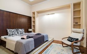 Stollar Apartment Business Style At Parliament